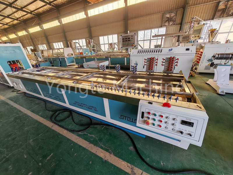 Yongte plastiekmasjinerie loods nuwe PVC Rainwater Collection Tank Extruder