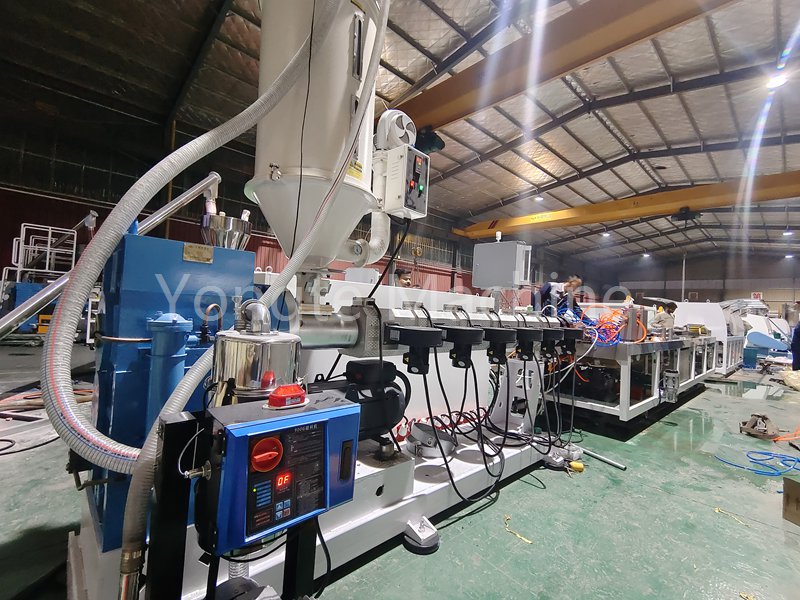 Oorkom produksieprobleme! Yongte plastiekmasjinerie stel stabiele en doeltreffende produksie van PVC-plastiese skuimplanke moontlik