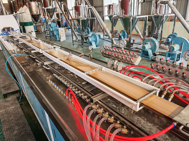 Qingdao Yongte Plastic Machinery se Wood Plastic Floor -produksielyn het die proeflopie suksesvol voltooi