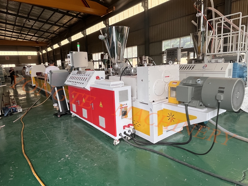 Hoe kan u die produksieprobleem van PVC -kabeltrog oplos? Yongte Plastic Machinery bied innoverende oplossings