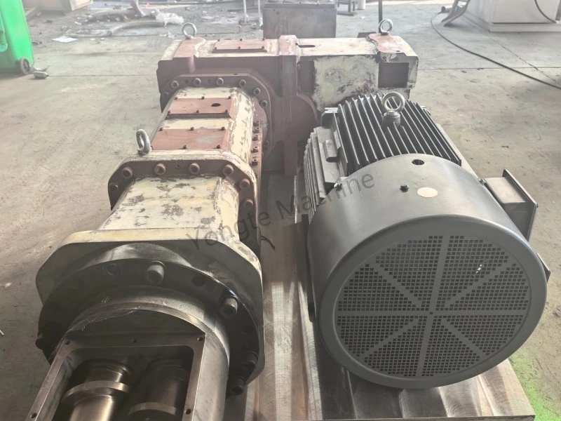 Assembly of High-efficiency Parallel Twin-screw Extruders for Recycling Plastic Film Wastage