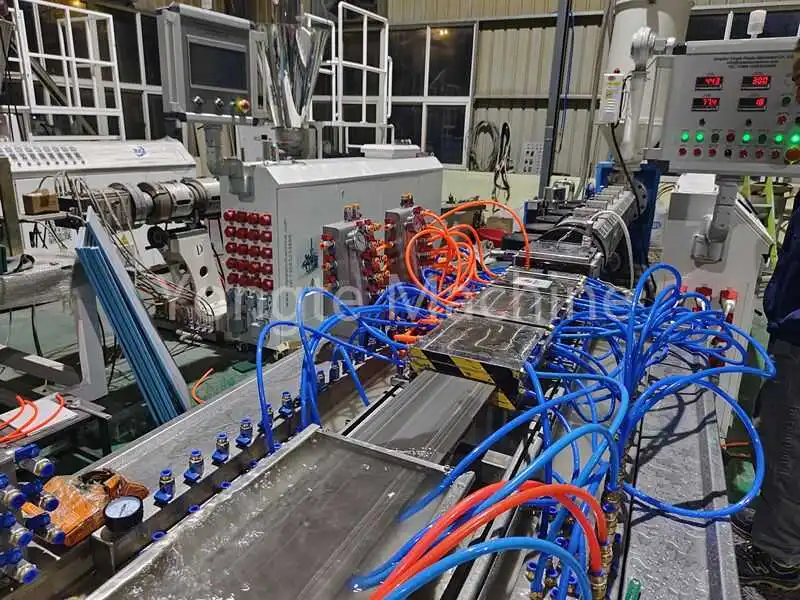 PE/PP Plastic Lumber Extrusion Machine vir die hergebruik van plastiekfilmvermorsing