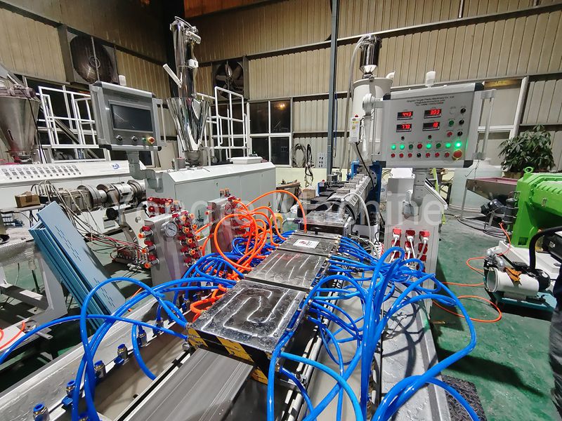 Yongte Plastic Lumber Profile Extrusion Line is suksesvol getoets