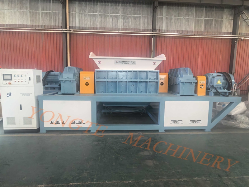 5 ton per uur! Die lewensduur van legeringsstaal snyers word met 3 keer verleng. Die versnipper van Yongte Plastic Machinery hervorm die produksiepatroon van houtplastiese produkte.