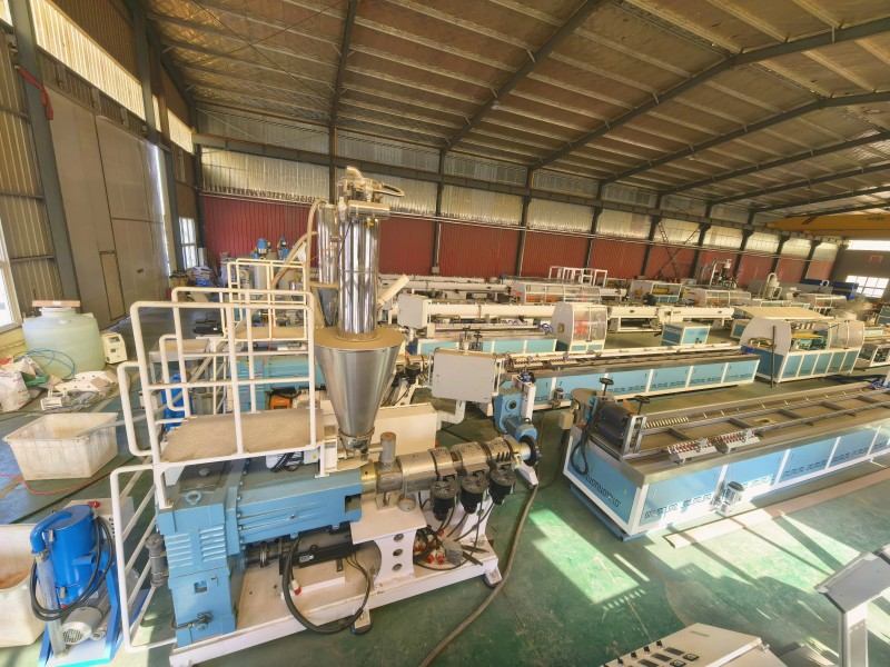 Yongte voltooi produksie van 4 stelle WPC-profiel-ekstrusielyne