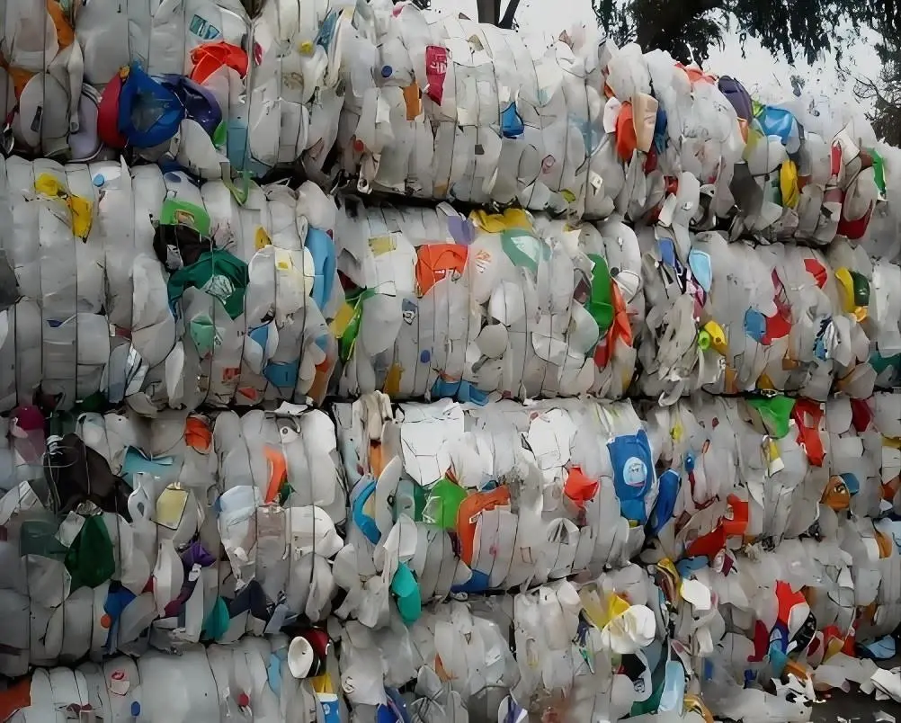 Watter plastiekafval kan deur plastiekhoutmasjien gebruik word?