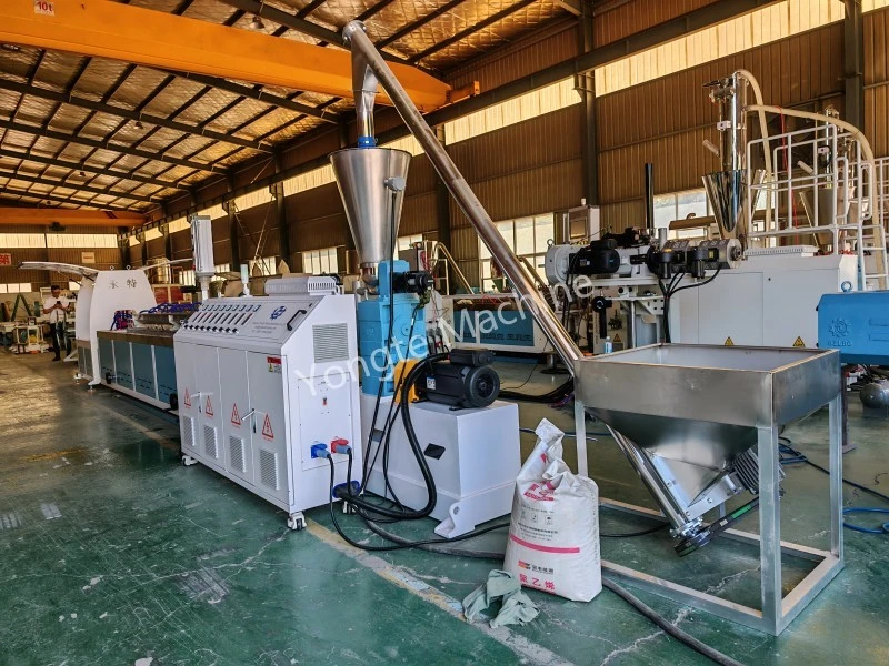 Suksesvolle ingebruikneming van rubberskuim-soakerpyp-produksielyn vir Indiese kliënt