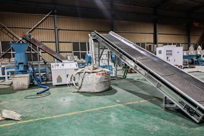 Watervrye plastiekfilmskoonmaak- en kompresherwinningsmasjien