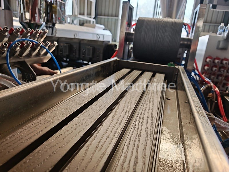 Hout plastiek saamgestelde masjien
